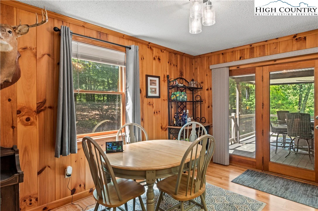 Image number 6 for the current listing