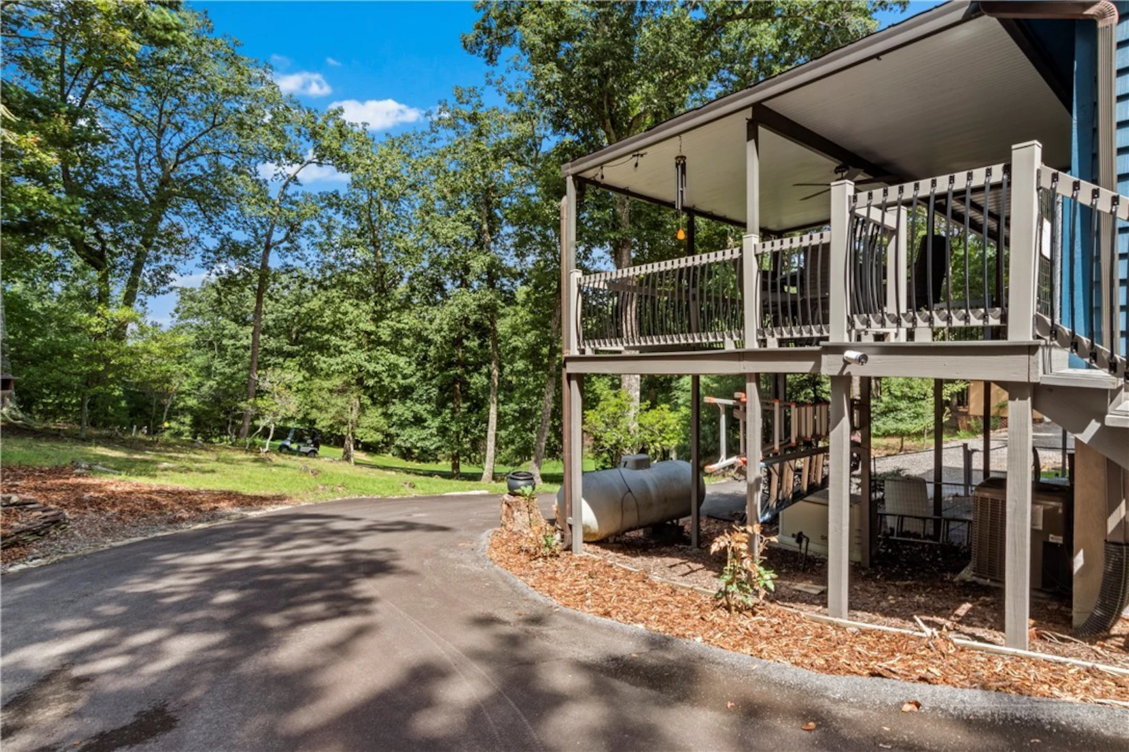 Image number 14 for the current listing