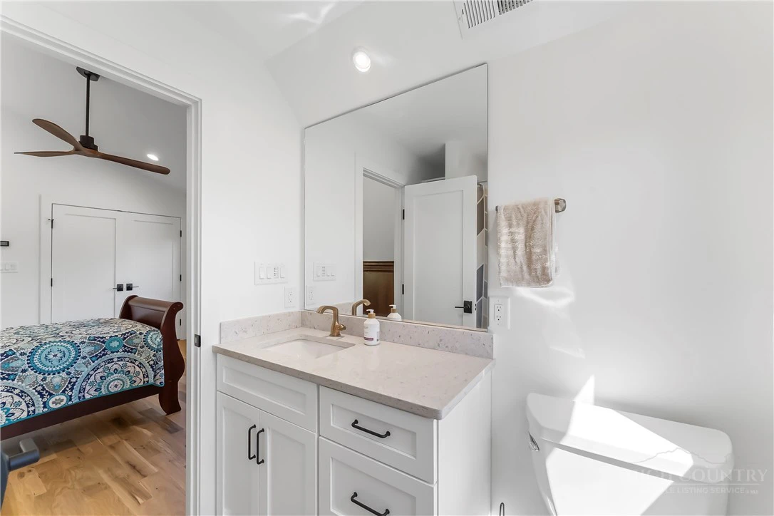 Image number 3 for the current listing