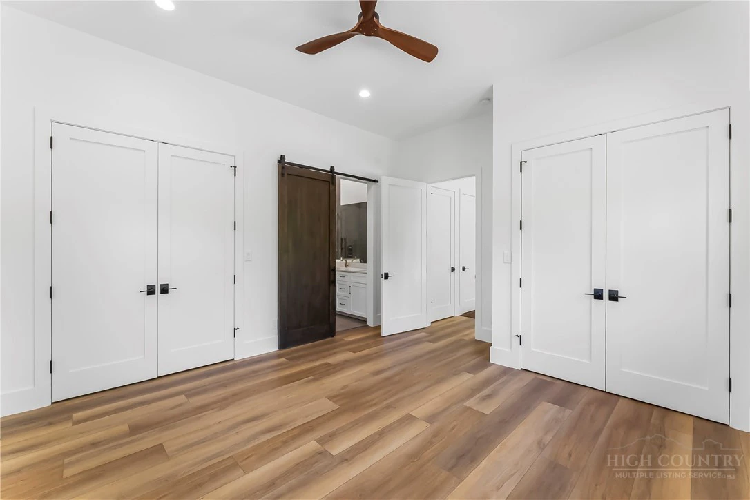 Image number 2 for the current listing