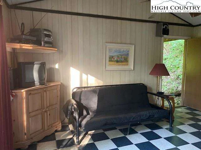 Image number 8 for the current listing