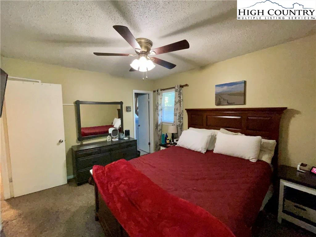 Image number 3 for the current listing