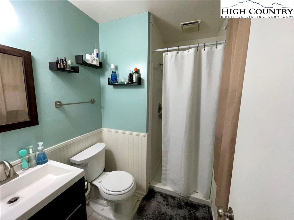 Image number 5 for the current listing