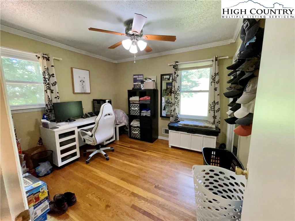 Image number 6 for the current listing