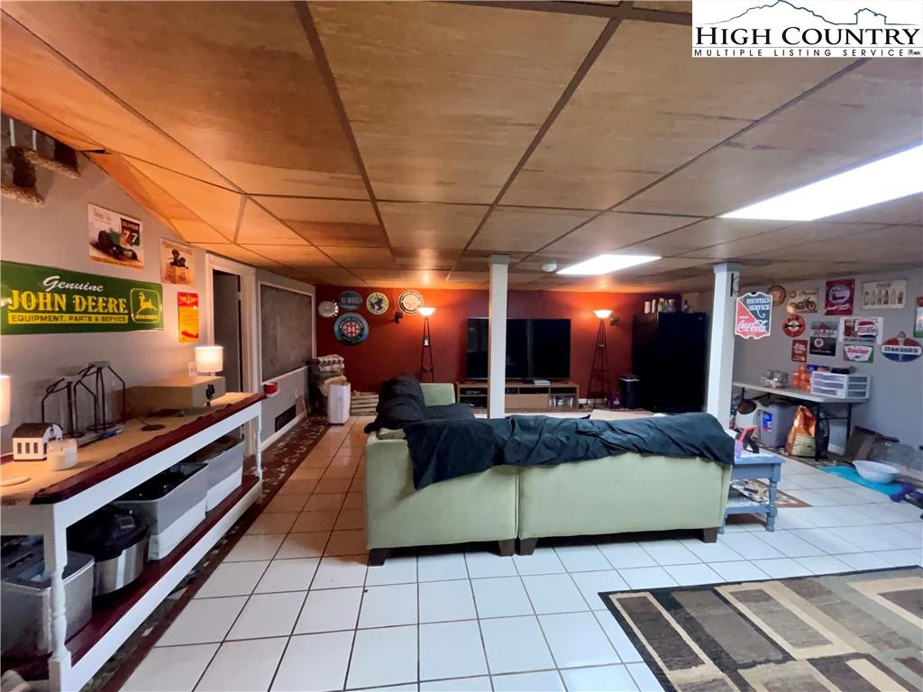 Image number 8 for the current listing