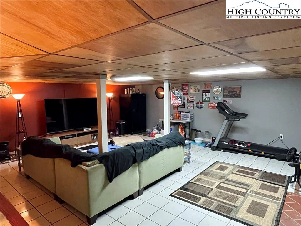 Image number 9 for the current listing