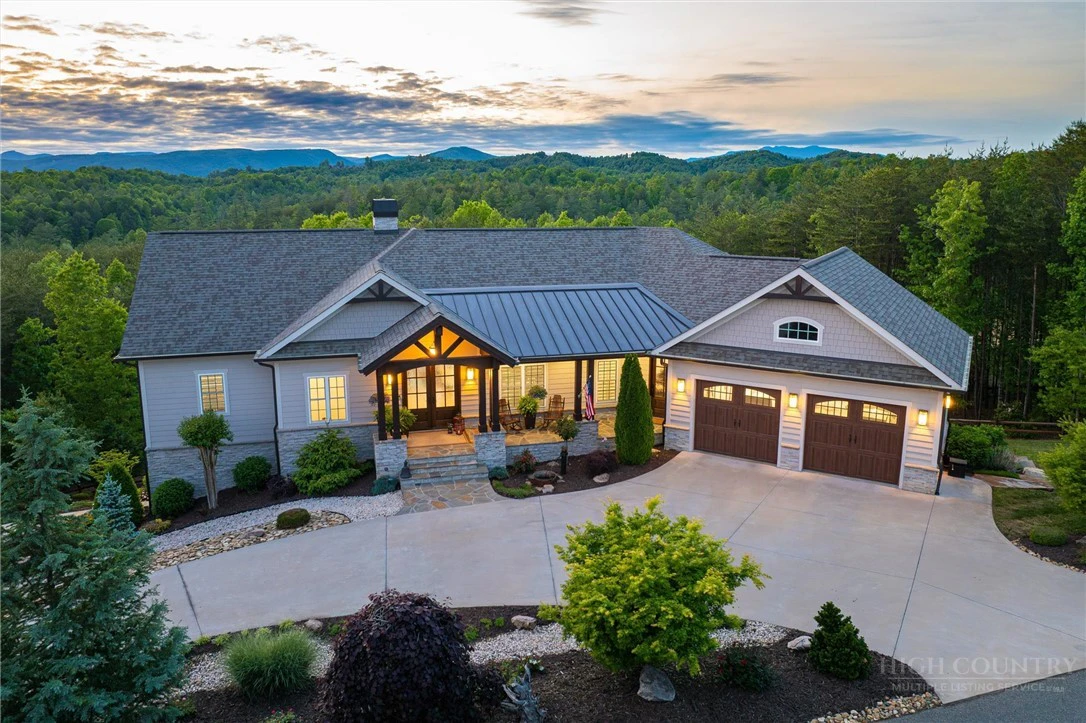 Image number 1 for the current listing
