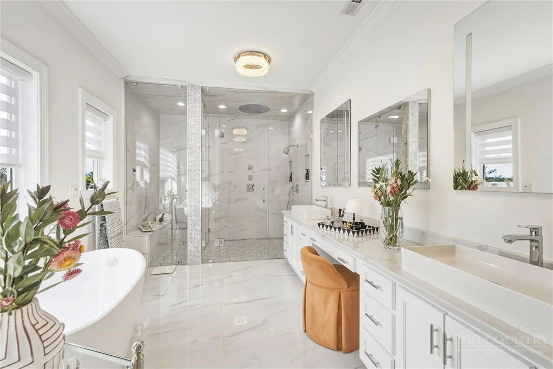 Image number 3 for the current listing