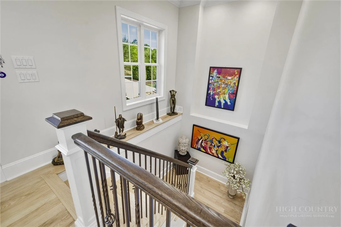 Image number 6 for the current listing