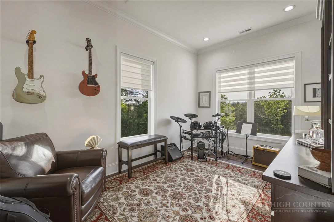 Image number 9 for the current listing
