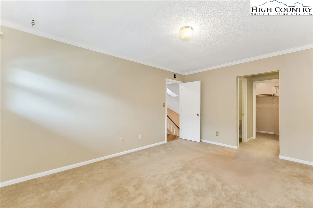 Image number 10 for the current listing