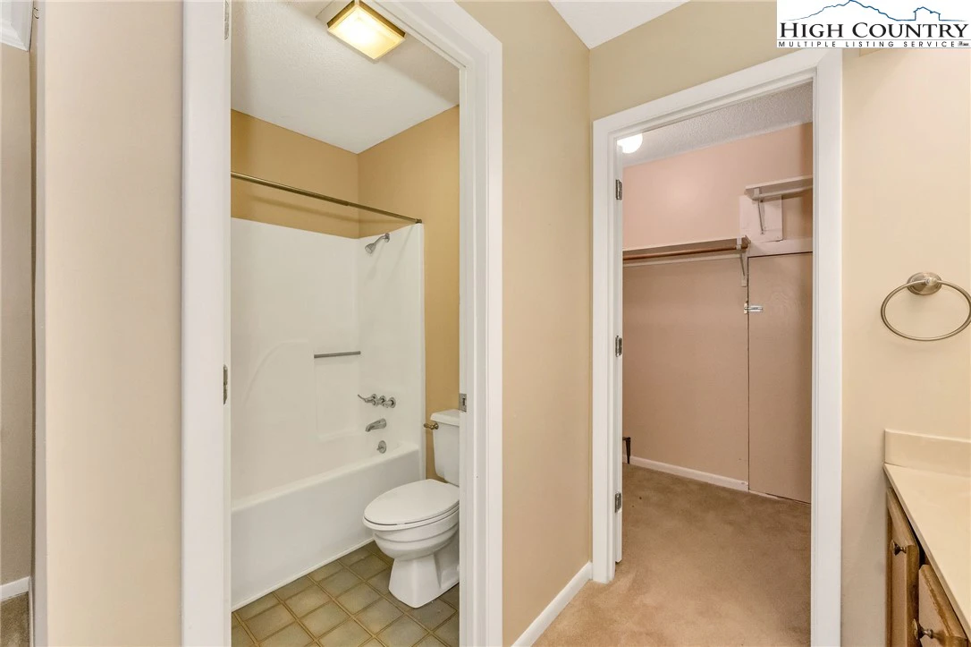 Image number 11 for the current listing