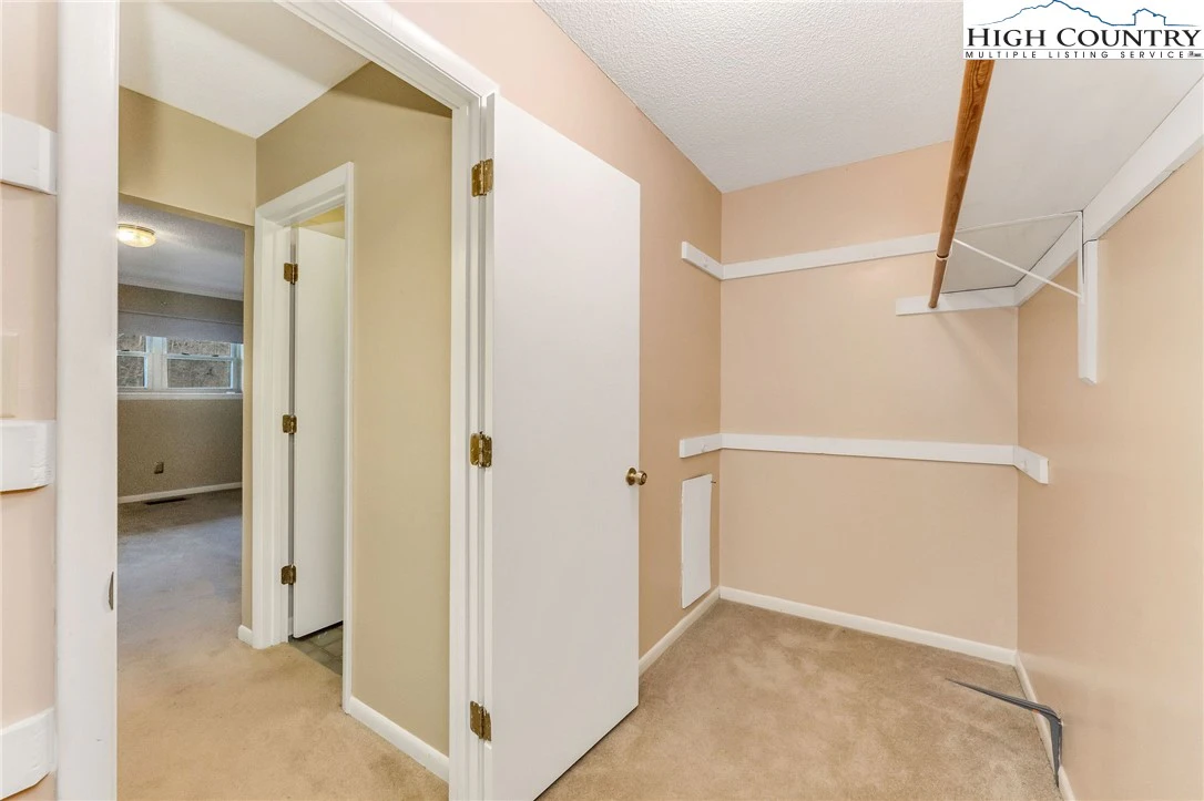 Image number 13 for the current listing
