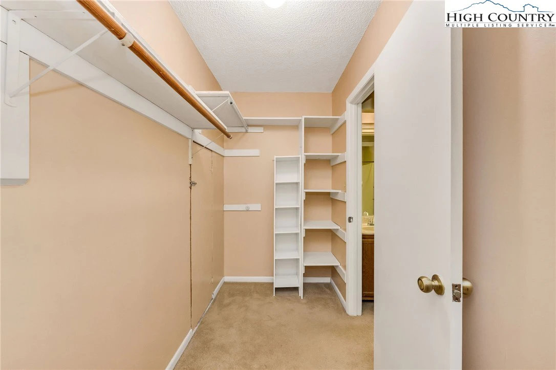Image number 14 for the current listing