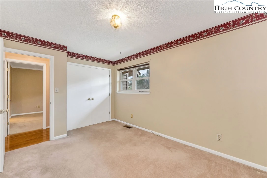 Image number 15 for the current listing
