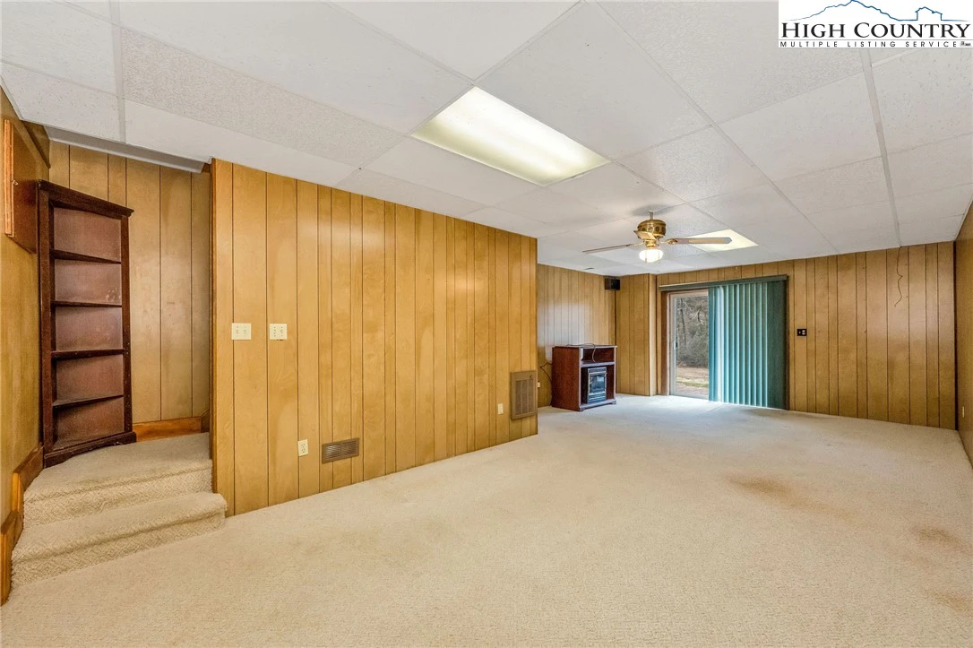 Image number 18 for the current listing