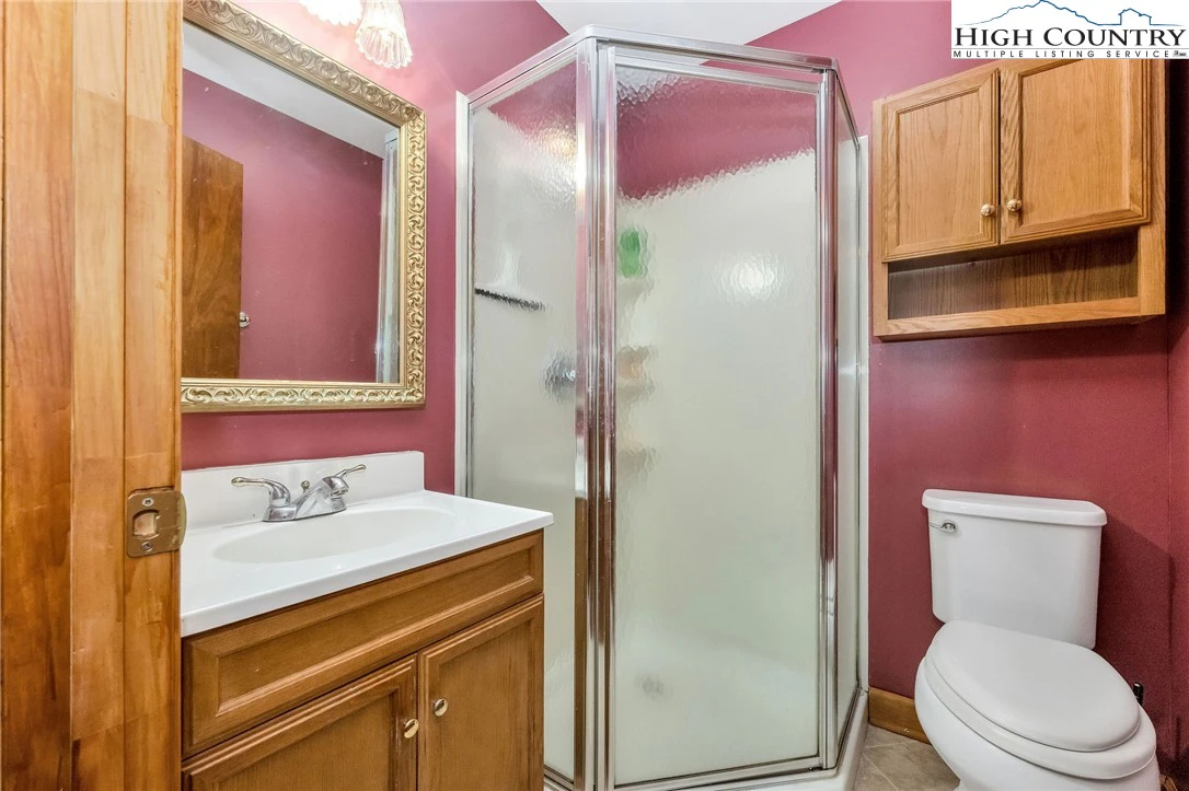 Image number 19 for the current listing