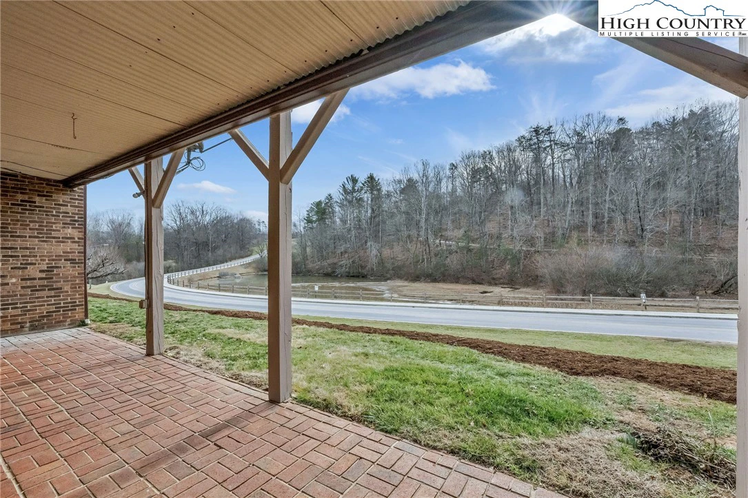 Image number 21 for the current listing