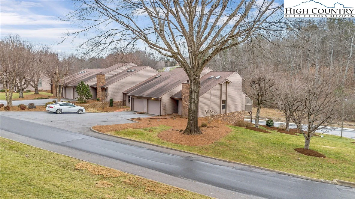 Image number 1 for the current listing