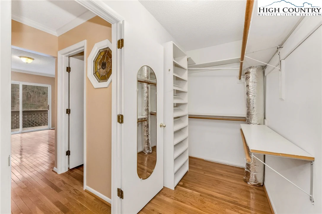 Image number 7 for the current listing