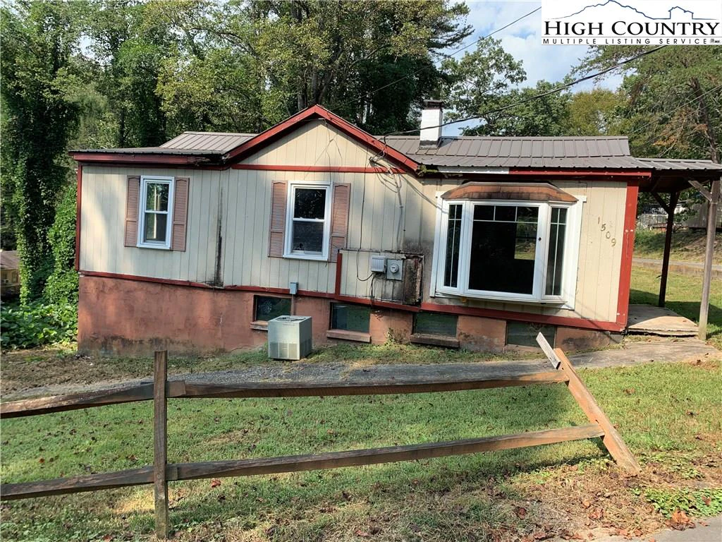 Image number 1 for the current listing
