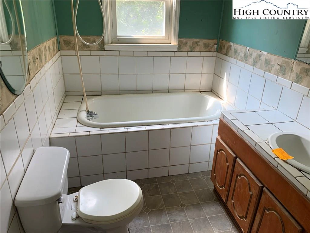 Image number 11 for the current listing