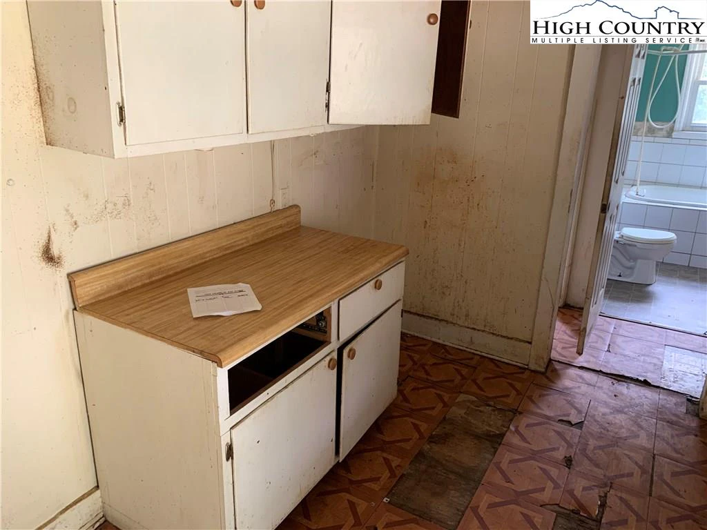 Image number 10 for the current listing