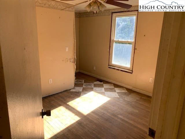 Image number 7 for the current listing