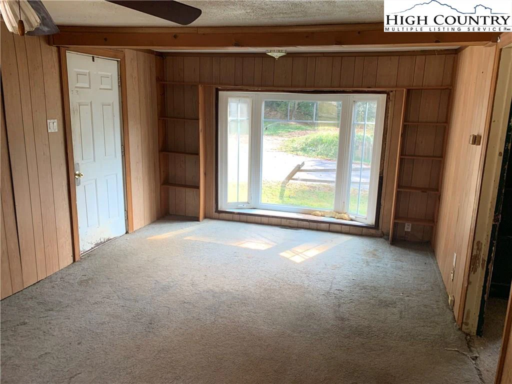 Image number 13 for the current listing
