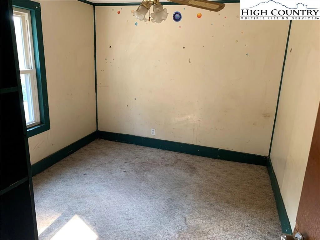Image number 12 for the current listing