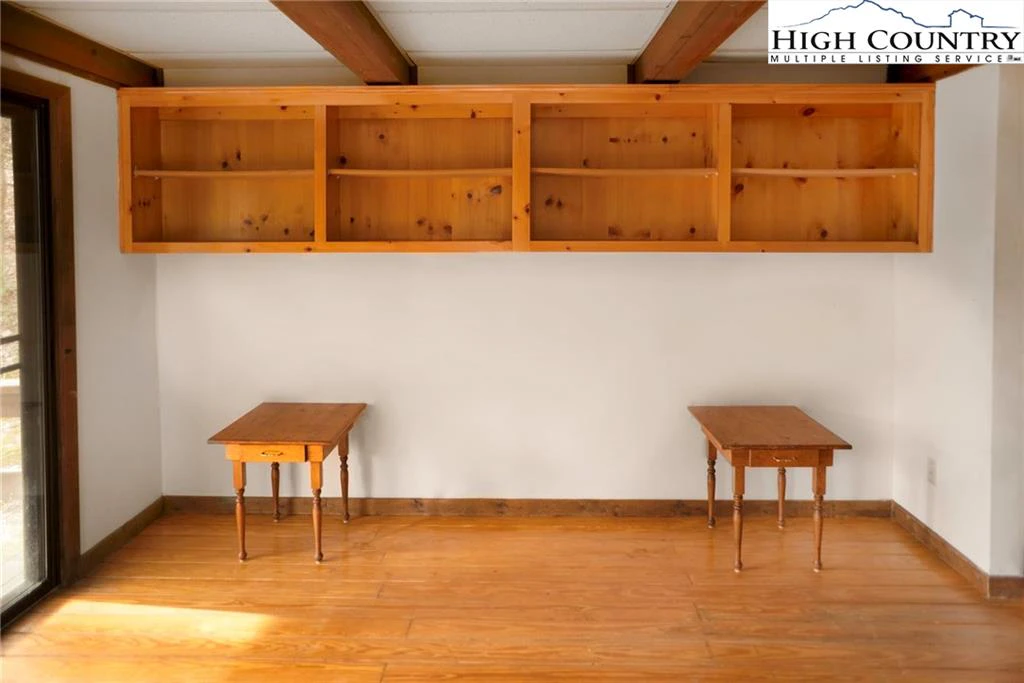 Image number 11 for the current listing