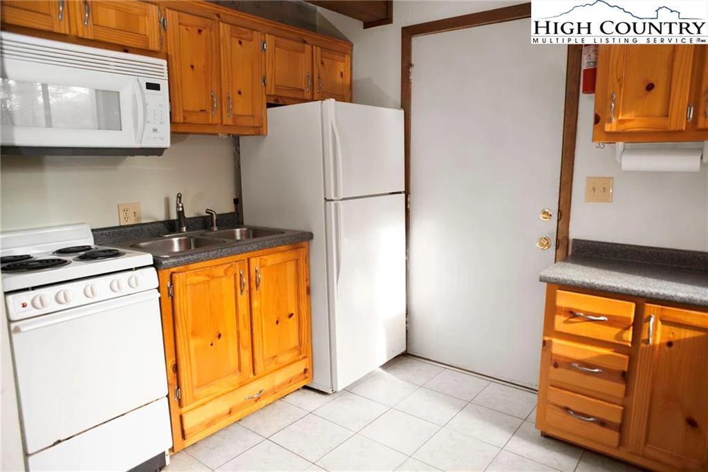 Image number 4 for the current listing