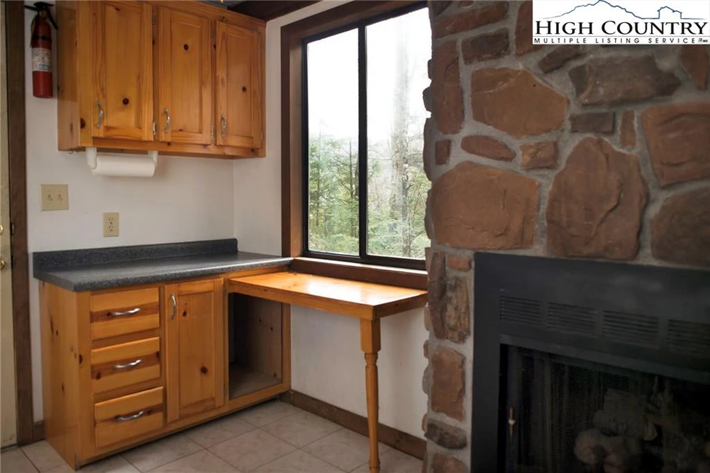 Image number 8 for the current listing