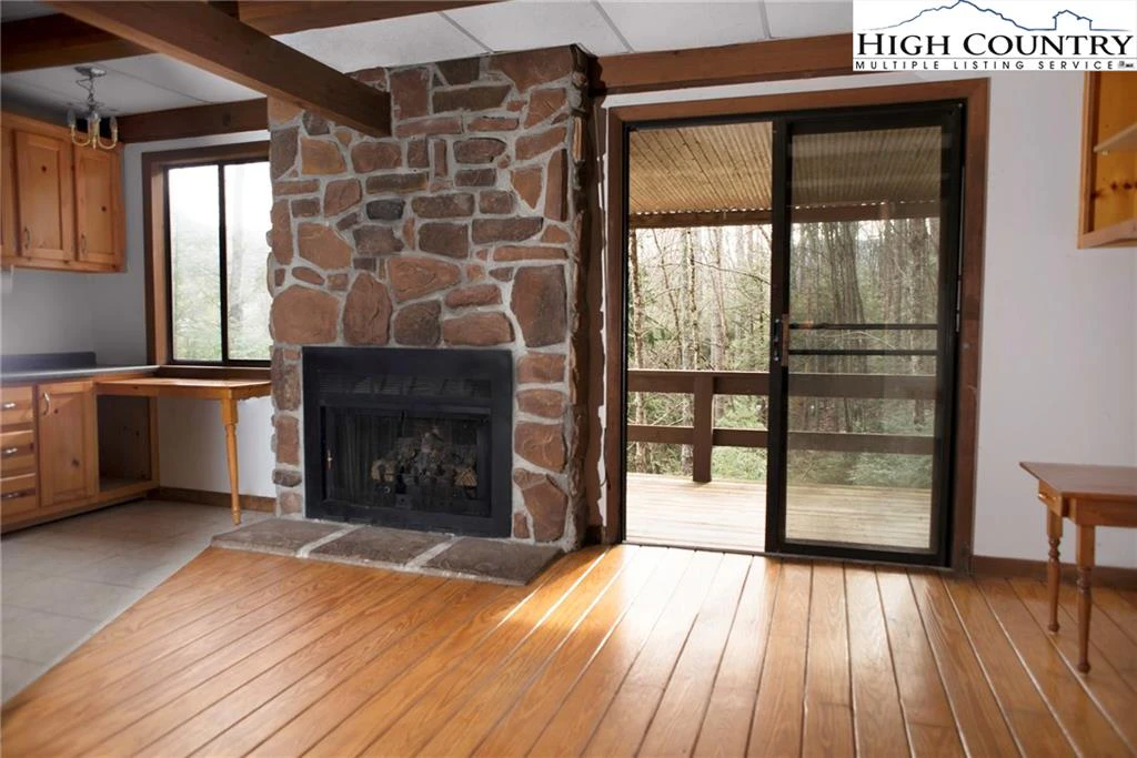 Image number 10 for the current listing