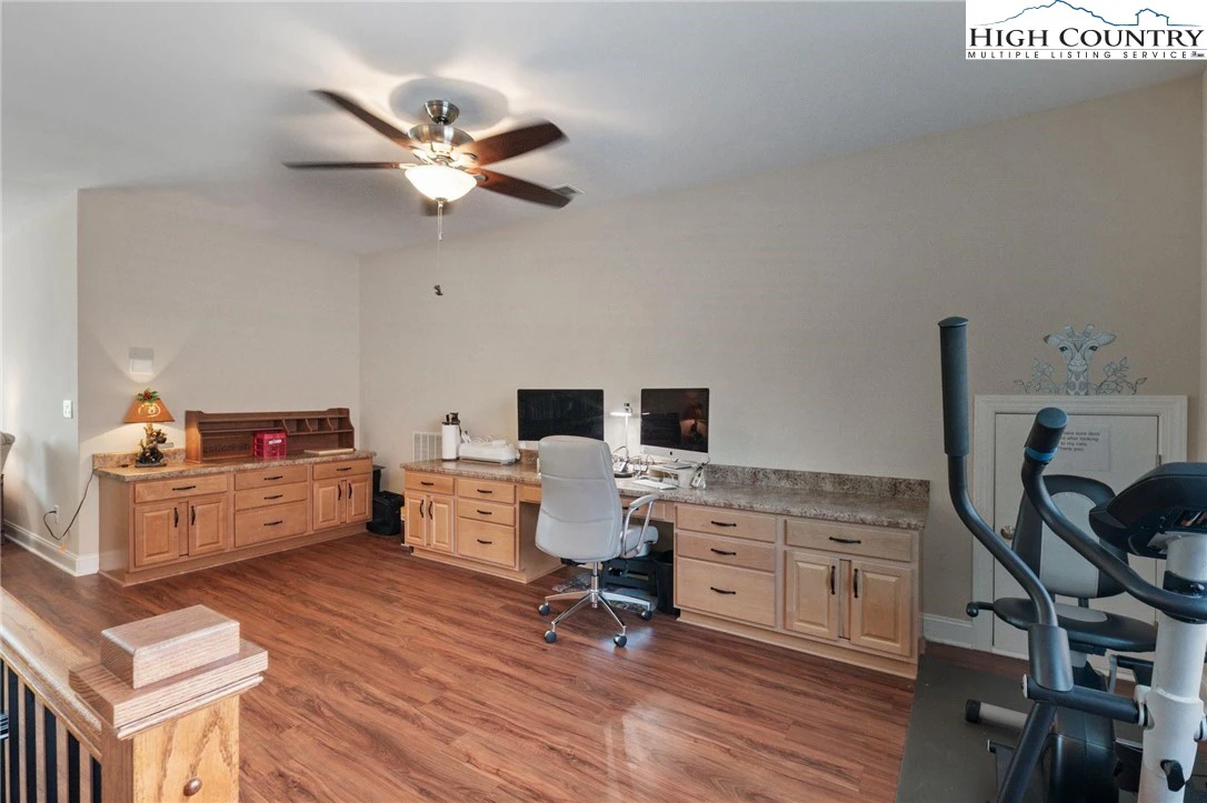 Image number 12 for the current listing