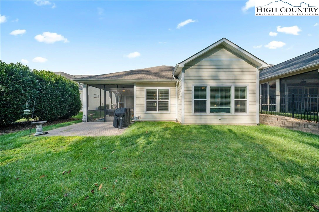 Image number 19 for the current listing
