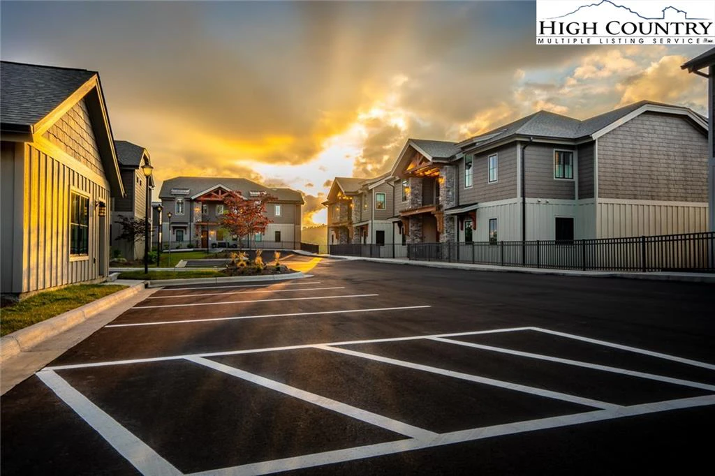 Image number 3 for the current listing