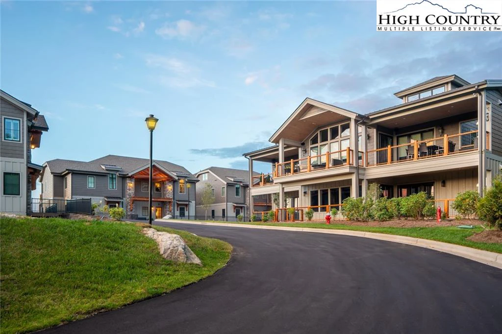Image number 5 for the current listing