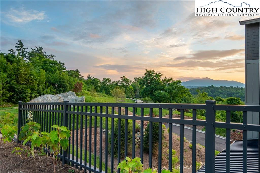 Image number 6 for the current listing