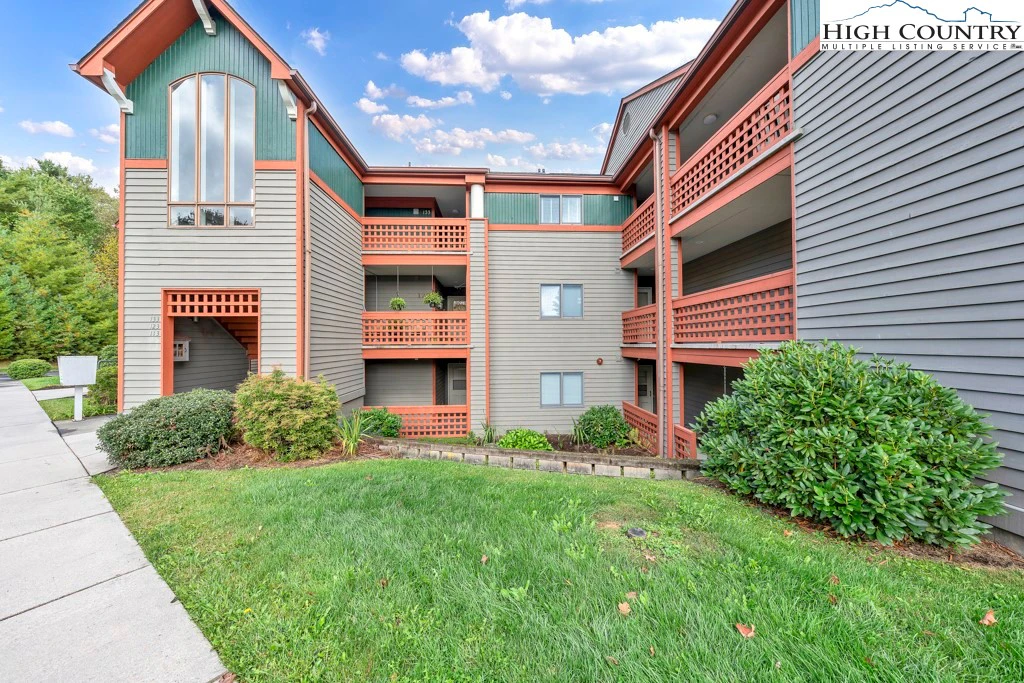 Image number 1 for the current listing