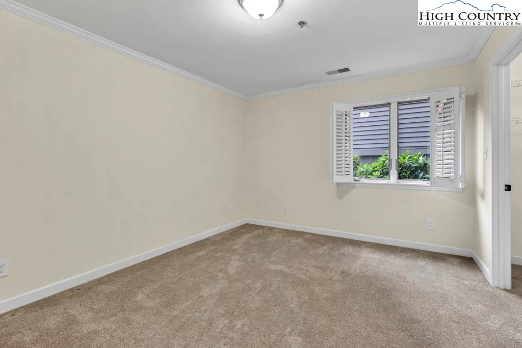 Image number 17 for the current listing