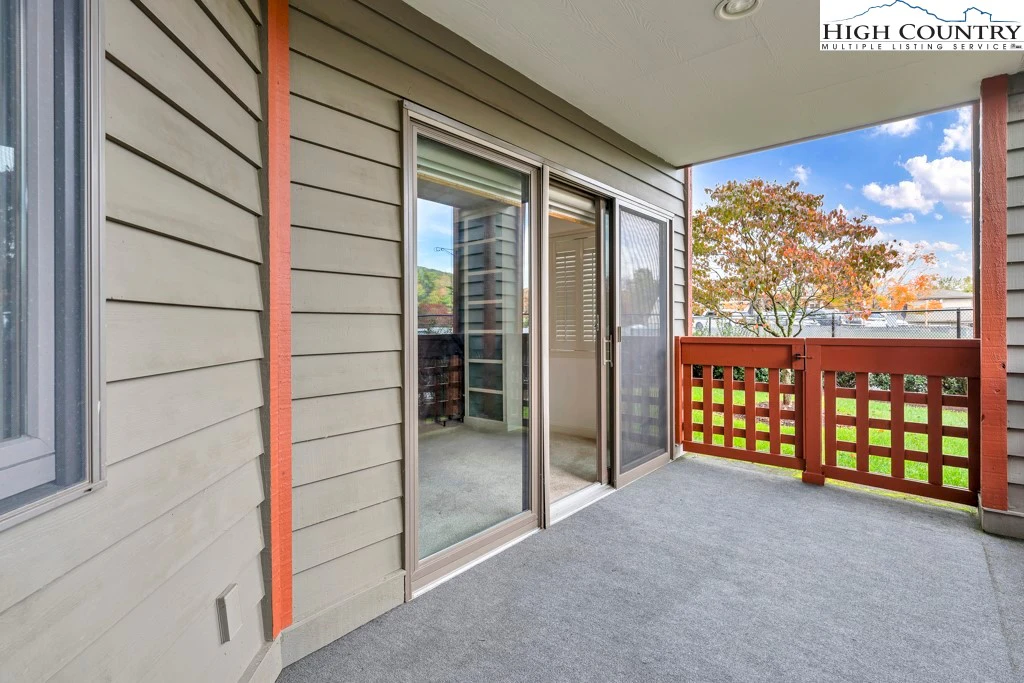Image number 13 for the current listing