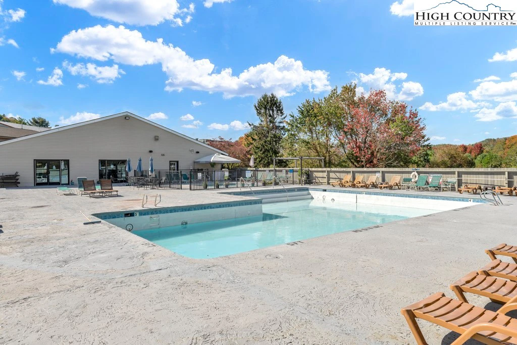 Image number 8 for the current listing