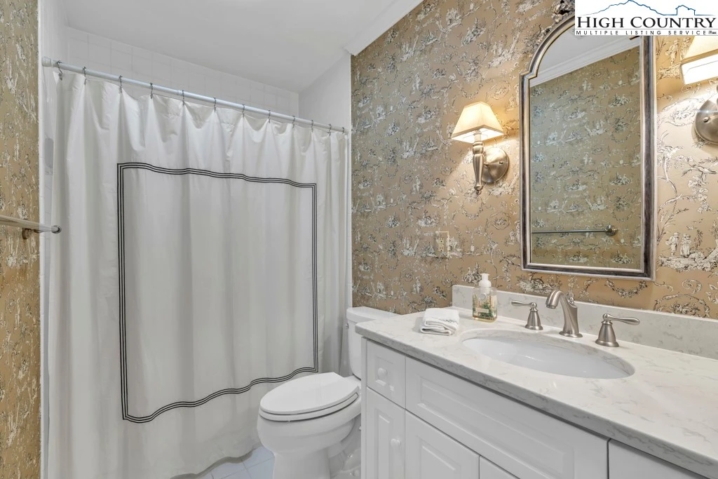 Image number 4 for the current listing