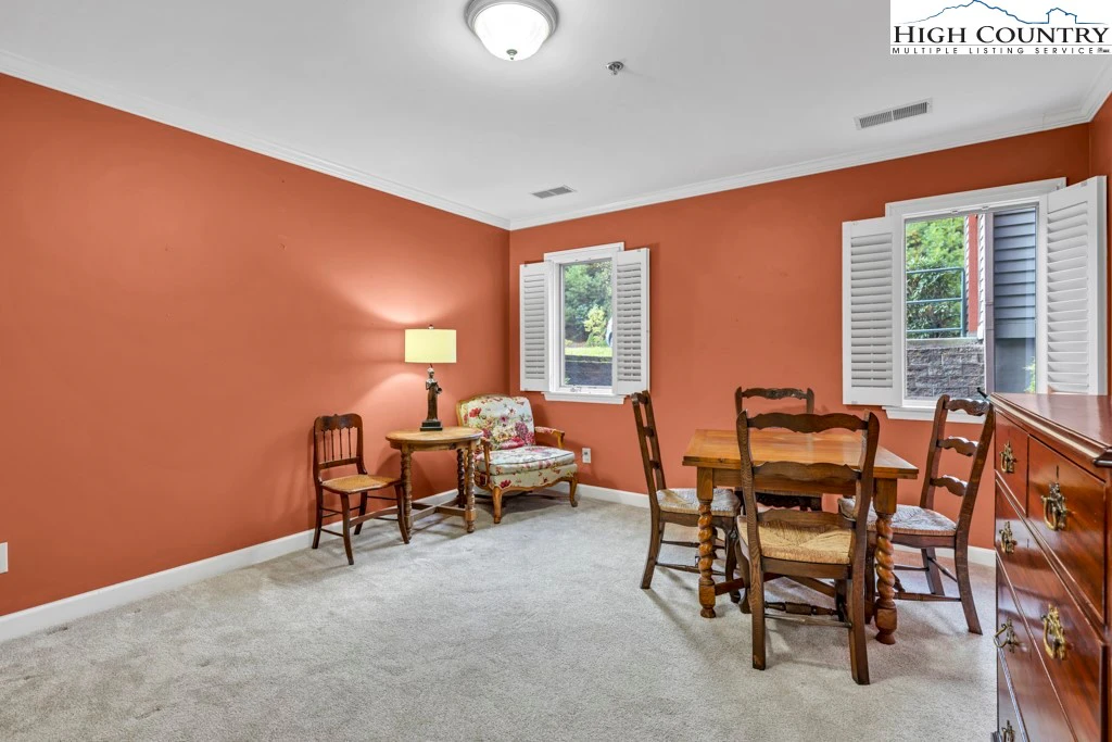 Image number 3 for the current listing