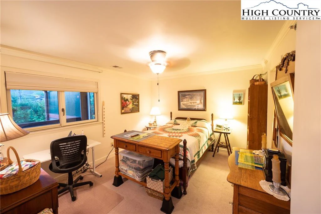 Image number 6 for the current listing