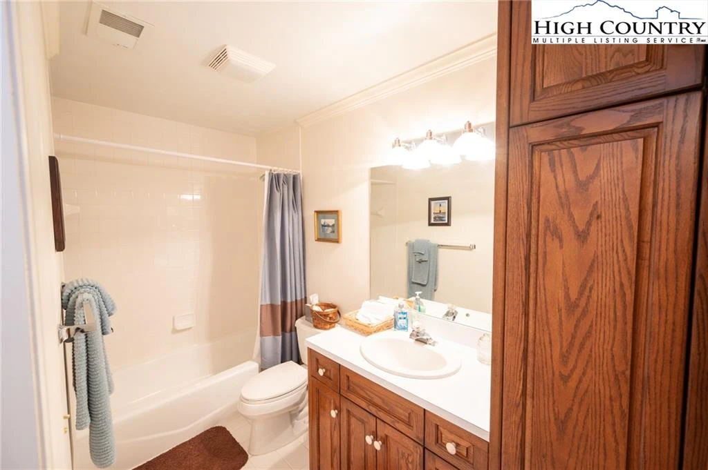 Image number 7 for the current listing