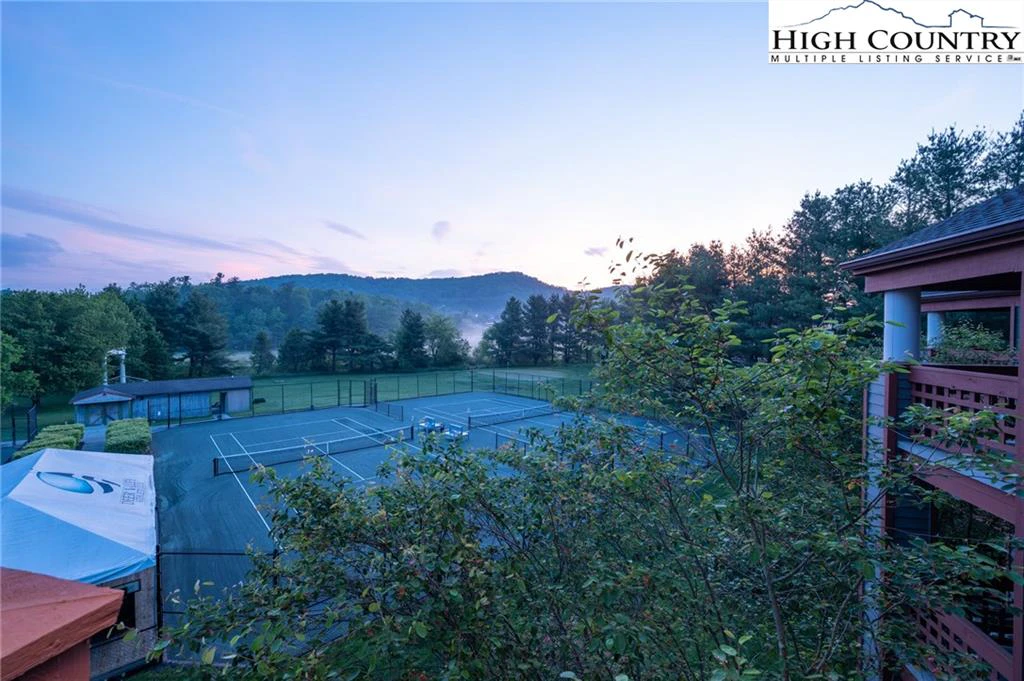 Image number 19 for the current listing