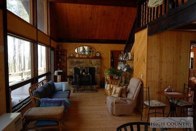Image number 3 for the current listing