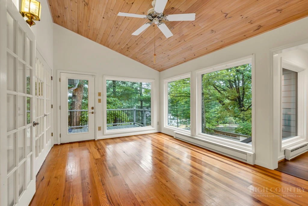 Image number 15 for the current listing